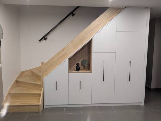 Dressing sous escaliers