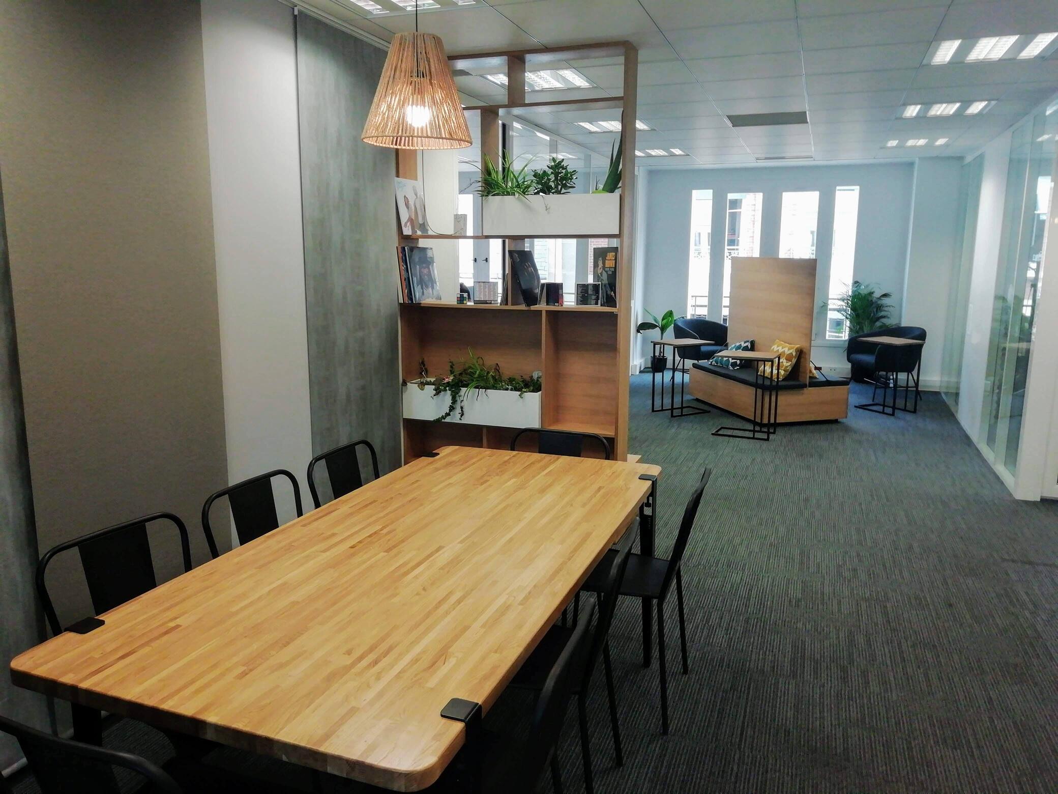 Salle de réunion, espace convivial